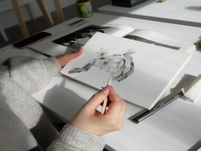 ペンによる点描画作品 - 点と点が紡いだもの